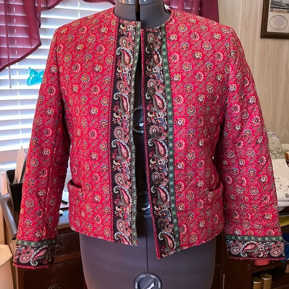 Vera Bradley Quilted Red Cotton Paisley Printed Jacket Size Medium looks new! - Picture 1 of 9